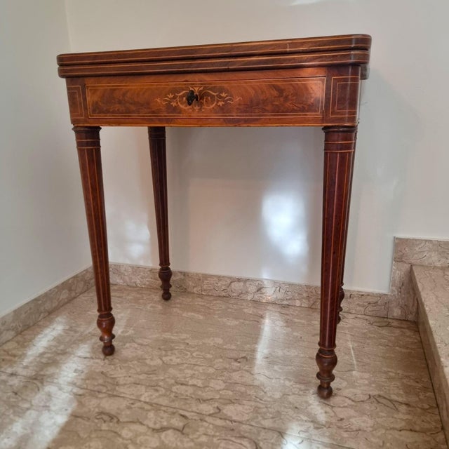 Charles X Game Table in Maple and Mahogany with Inlays, 1820 For Sale - Image 3 of 16