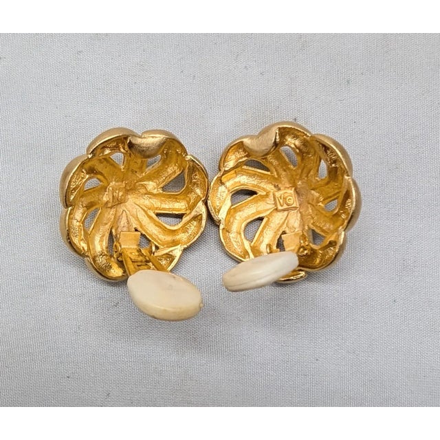 Vintage 1980s Les Bernard Matte Goldtone Spiral Clip Earrings-2 Pieces For Sale - Image 11 of 12