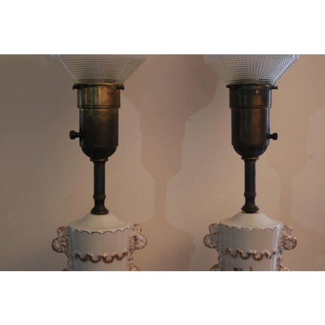 Rembrandt Lamp Company 1930s Rembrandt Art Deco White Floral Porcelain Table Lamps - A Pair For Sale - Image 4 of 13