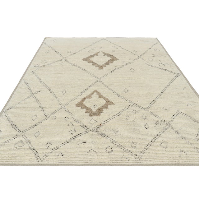 2010s Rug & Kilim’s Moroccan Rug in Cream With Geometric Patterns For Sale - Image 5 of 7