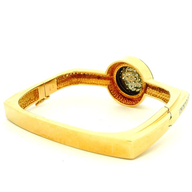 1990s Italian 14k Gold 3.38 Carat Diamond Pavé Dome Bangle Bracelet For Sale In Miami - Image 6 of 18