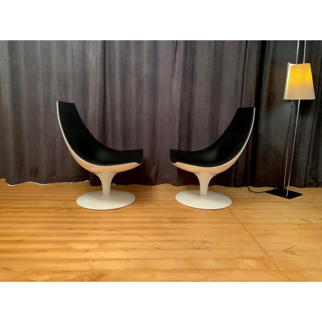 A pair of Moon swivel armchairs by Pietro Arosio for Tacchini. In original and very good condition. It can practically be...