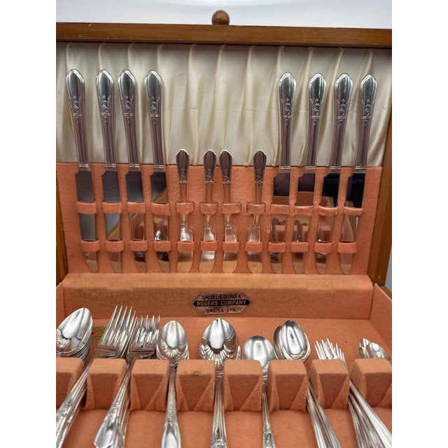 Art Deco Silverplate Silverware Set 82 Pc Oneida Simeon L & George H Rogers Countess II Pattern 1936 W/ Wooden Chest For Sale - Image 3 of 6