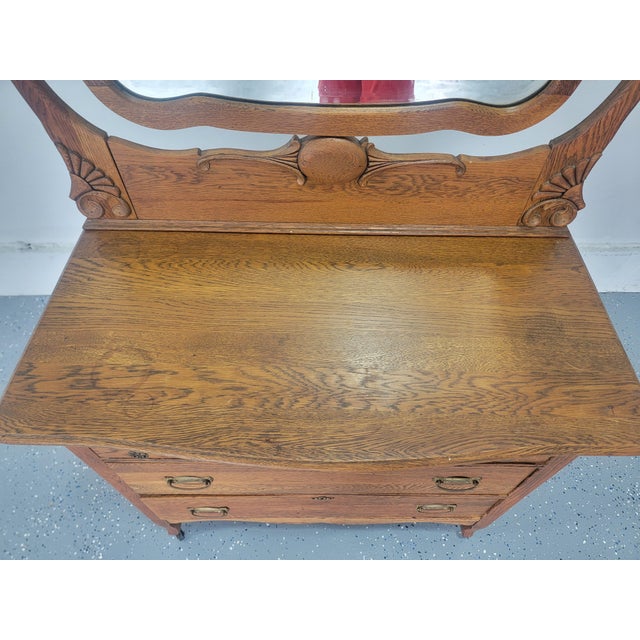1900 - 1909 Antique American Tiger Oak Dresser With Original Beveled Mirror, C. 1905–1915 For Sale - Image 5 of 14