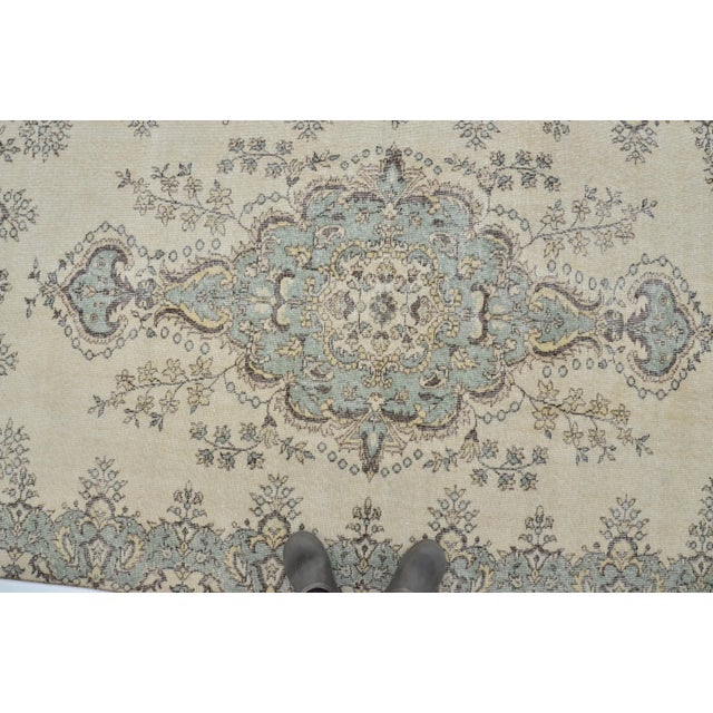 Tan 1960s Turkish Oushak Vintage Handmade Large Carpet For Sale - Image 8 of 11