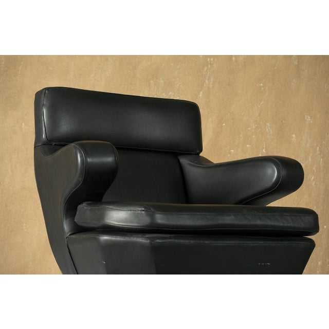 Mid-Century Modern Black Leather Armchair on Wheels, Italy, 1970s For Sale - Image 3 of 14