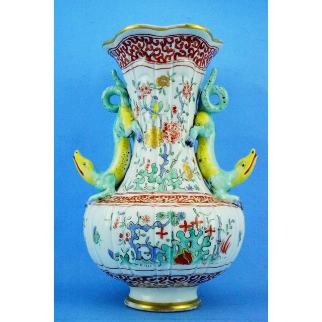 Green 18th Century Soft Porcelain Vase with Kakiemon Decoration from Chantilly, Mennecy Saint-Cloud, France For Sale - Image 8 of 18