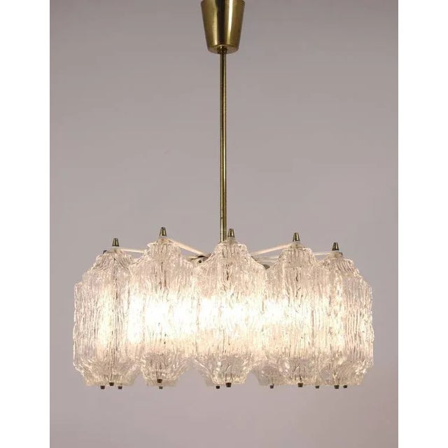 Kalmar Brass Chandelier with Textured Ice Glass attributed to J. T. Kalmar for Kalmar, Austria, 1950s For Sale - Image 4 of 11