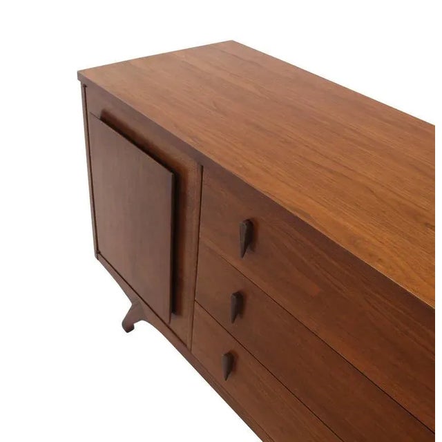 Mid-Century Modern Walnut Dresser Credenza For Sale - Image 4 of 9