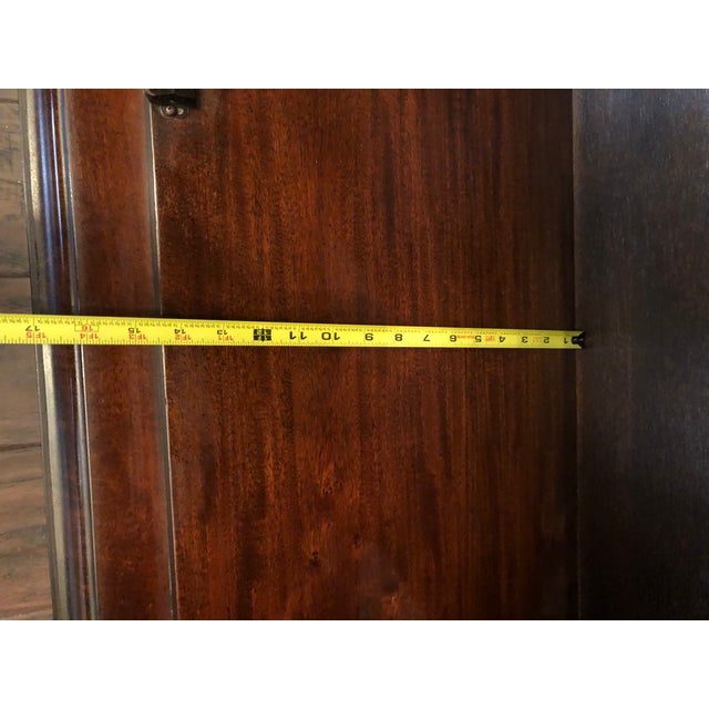 1990s Century Claridge Collection Breakfront China Cabinet / Lighted / Glass Shelves Mahogany (2 Piece), Attributed For Sale - Image 6 of 16