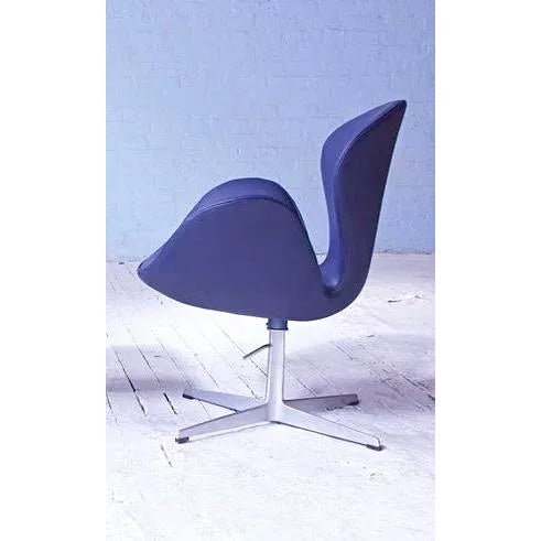 Fritz Hansen Single 1970s Vintage Swan Chair in Leather & Aluminum by Arne Jacobsen For Sale - Image 4 of 4