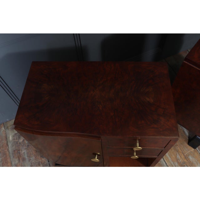 French Art Deco Bedside Cabinets in Figured Walnut, 1930s, Set of 2 For Sale - Image 9 of 16