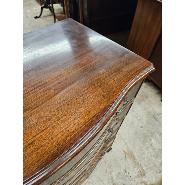 1970s Flame Mahogany Serpentine Front 6 Drawer Chest of Drawers For Sale In Atlanta - Image 6 of 8