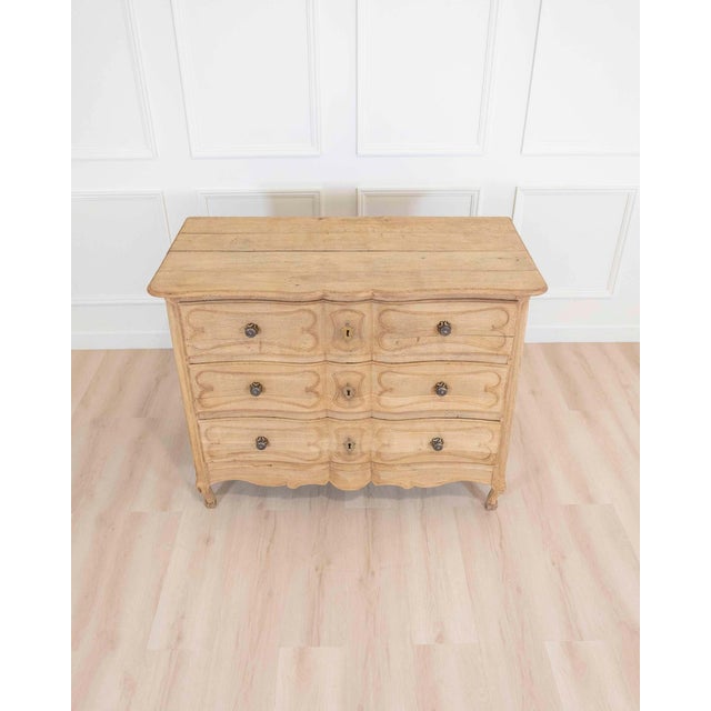 French Provincial French 18th Century Natural Oak Chest of Drawers For Sale - Image 3 of 8