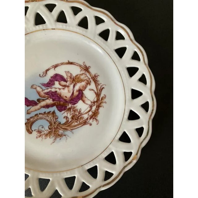 English Romantic Cherub Cupid Porcelain Plate With Lattice Margin and Gold Rim For Sale In New York - Image 6 of 12