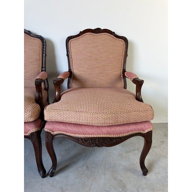 Vintage French Provincial Louis XV Style Carved Walnut Armchairs – A Pair For Sale In Miami - Image 6 of 11