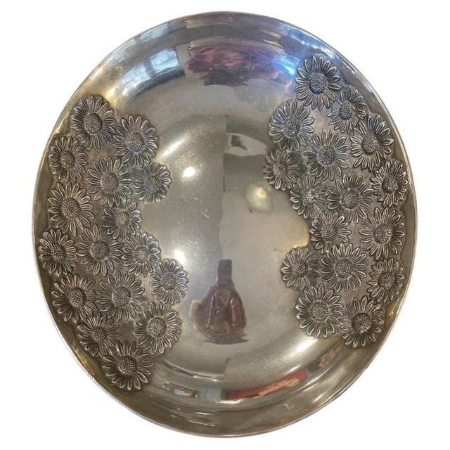 Round Sheffield silver centerpiece, featuring raised daisy decorations along the rim. Thanks to its refined design, it can...