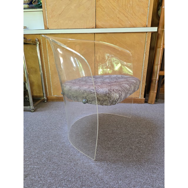 Transparent 1970s Vintage Mid Century Modern Designer Lucite Chair For Sale - Image 8 of 9