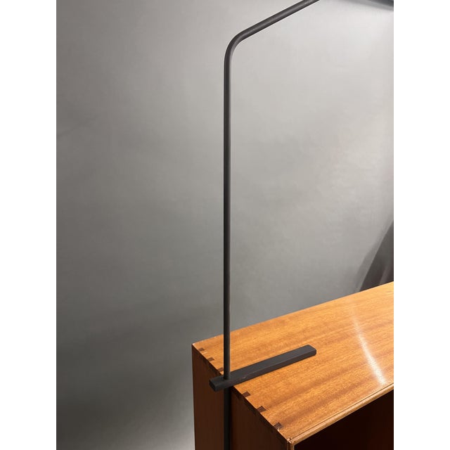 Austere Table Lamp in Brass For Sale - Image 4 of 7