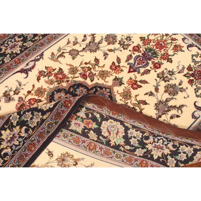 Middle Eastern Rug in Wool For Sale - Image 9 of 11