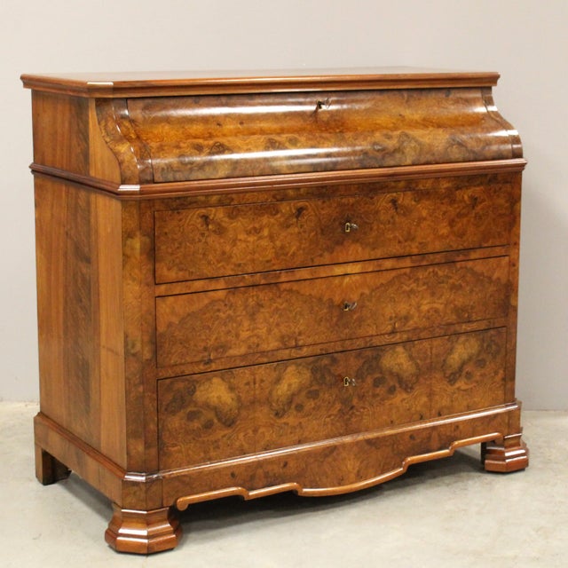 Walnut Drop-Leaf Chest of Drawers, 19th Century For Sale - Image 6 of 18