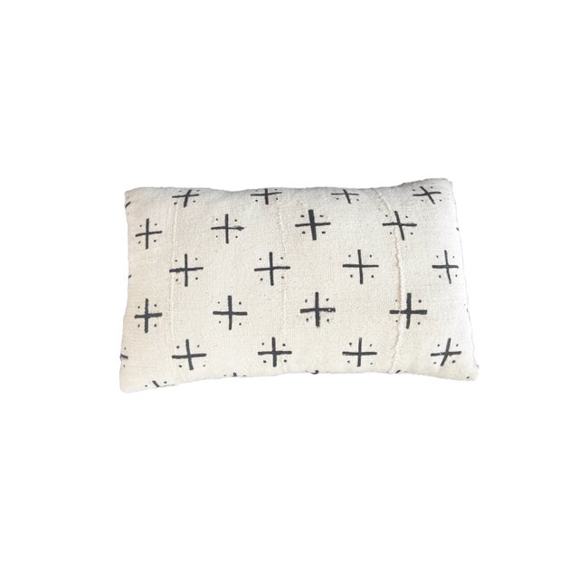 African VTG Mud Cloth Bogolan Black & White Lumbar Pillow 20" by 12" For Sale - Image 3 of 6