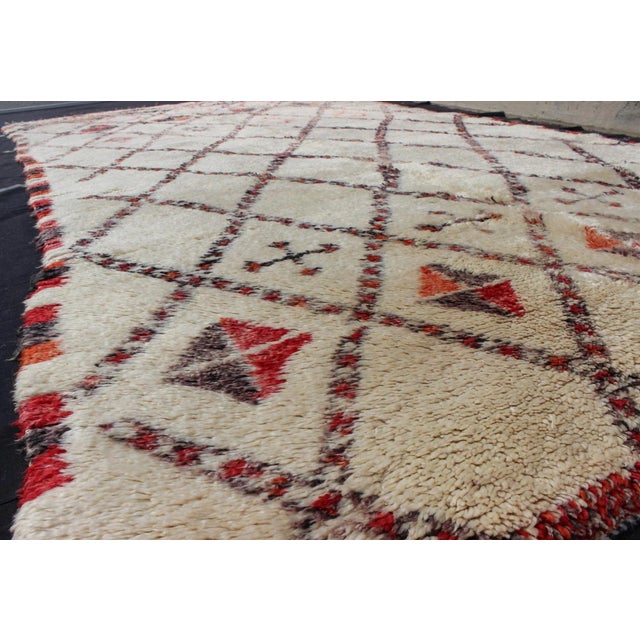 Mid 20th Century Vintage Moroccan Beni Ouarain Rug With Diamond Design 6'5'' X 11'7'' For Sale - Image 5 of 6