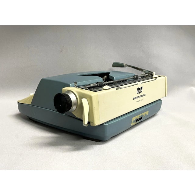 1960s Smith-Corona Classic 12 Portable Typewriter - Teal Blue For Sale - Image 5 of 13
