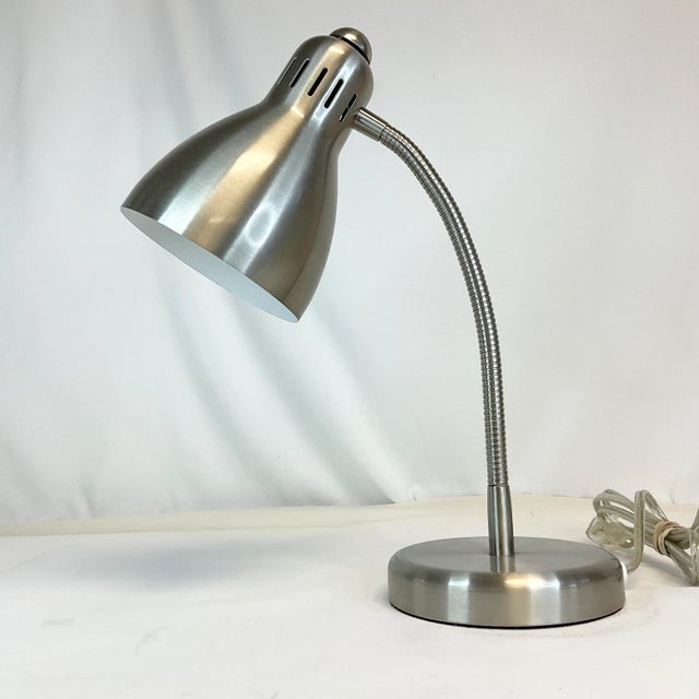 1990s Post Modern Gooseneck Articulating Desk Lamp. For Sale - Image 6 of 8