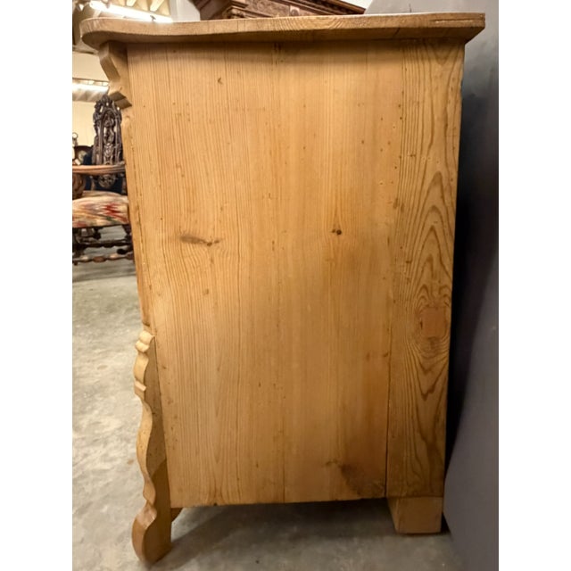 English Chest of drawers from the mid 19th century, circa 1860. Constructed in naturally finished light-colored pine, the...