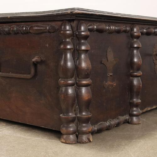 Vintage Chest in Walnut For Sale - Image 5 of 10