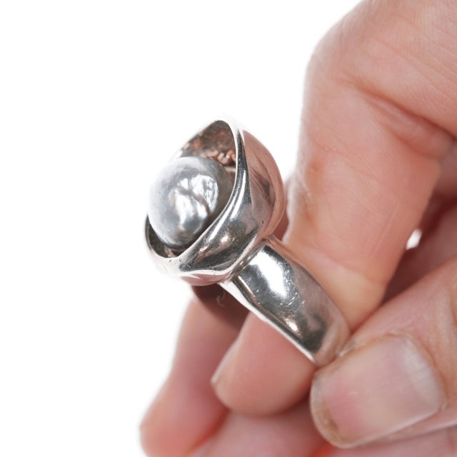 sz7.25 Modernist 14k on sterling pearl statement ring For Sale In Austin - Image 6 of 11