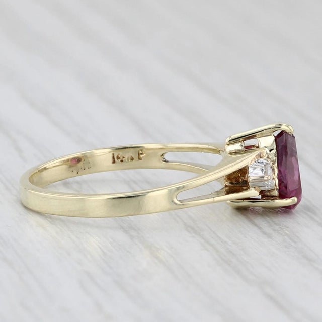 Modern 1.35ctw Pear Ruby Diamond Ring 14k Yellow Gold Size 6.5 For Sale - Image 3 of 8