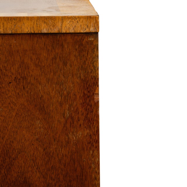 1980s Baker Furniture Georgian Inlaid Banded Mahogany Bowfront Bachelor Chest of Drawers For Sale - Image 16 of 17