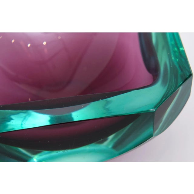 Mid-Century Modern Vintage Murano Faceted Paddled Glass Bowl Emerald Green and Purple, 1960's For Sale - Image 3 of 11