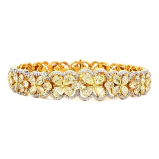 1.67 Carat Round Brilliant Cut White Diamond Yellow Diamond Gold Bracelet For Sale