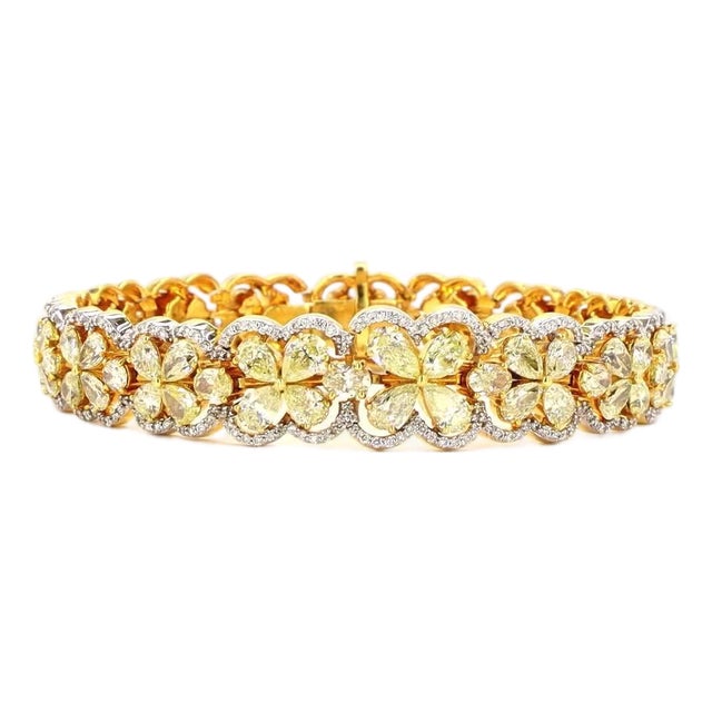 1.67 Carat Round Brilliant Cut White Diamond Yellow Diamond Gold Bracelet For Sale