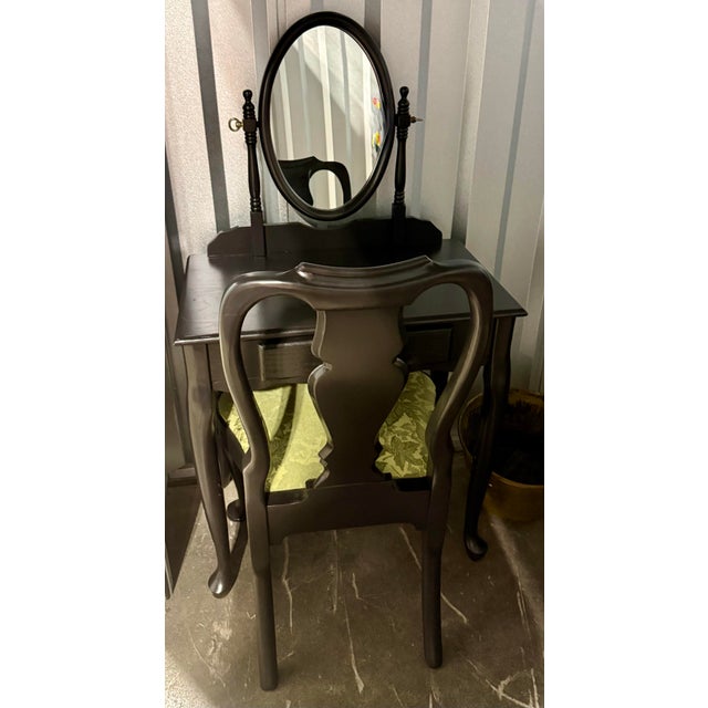 Mid-Century Modern Mid 20th Century Queen Anne Style Vanity Set For Sale - Image 3 of 10