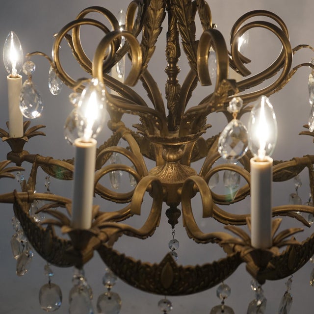 1930s Vintage French Louis XIV Style Bronze & Crystal Eight-Light Chandelier C1930 For Sale - Image 5 of 10
