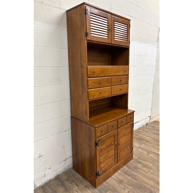 Traditional Vintage Ethan Allen Heirloom Nutmeg Maple Custom Room Plan CRP Cabinet W/ Hutch For Sale - Image 3 of 12