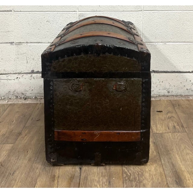 Antique Camel Back Steamer Trunk Chest With Tray For Sale In Kansas City - Image 6 of 7