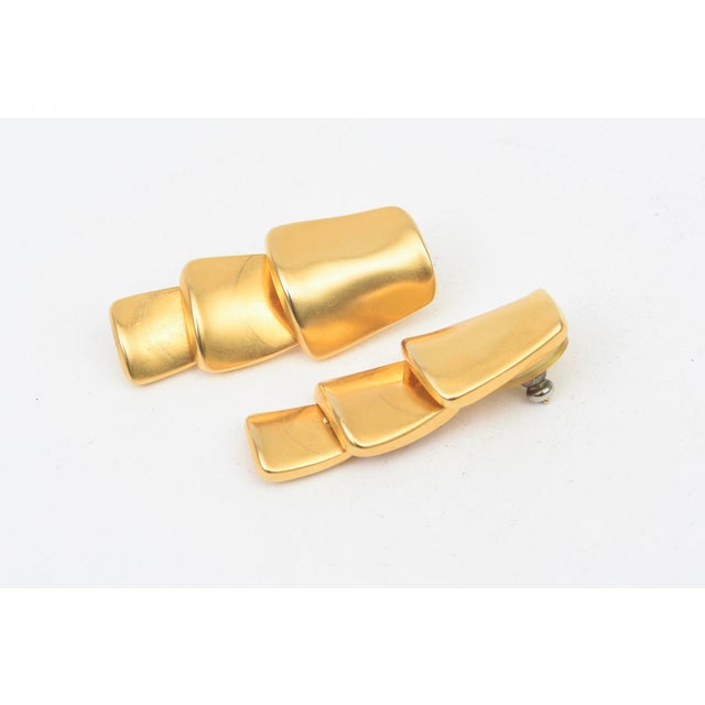 Modern Vintage Robert Lee Morris Gold Plated Sculptural Dangle Earrings, 1980's For Sale - Image 3 of 10