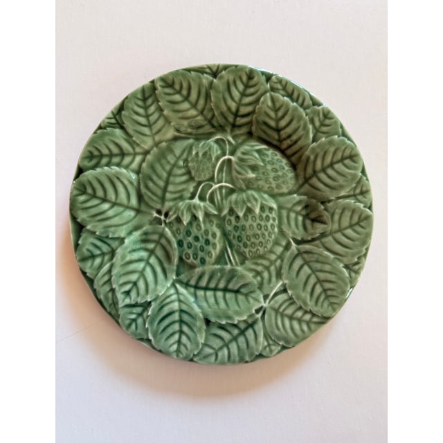 Bordallo Pinheiro Late 20th Century Set of 6 Green Bordallo Pinheiro Majolica Salad or Dessert Plates From Portugal For Sale - Image 4 of 10