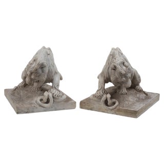 Late-19th Century French School Marble Lions, Set of 2 For Sale
