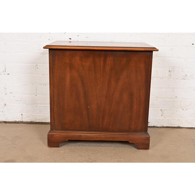 1980s Baker Furniture Georgian Banded Mahogany Bedside Chest For Sale - Image 11 of 12