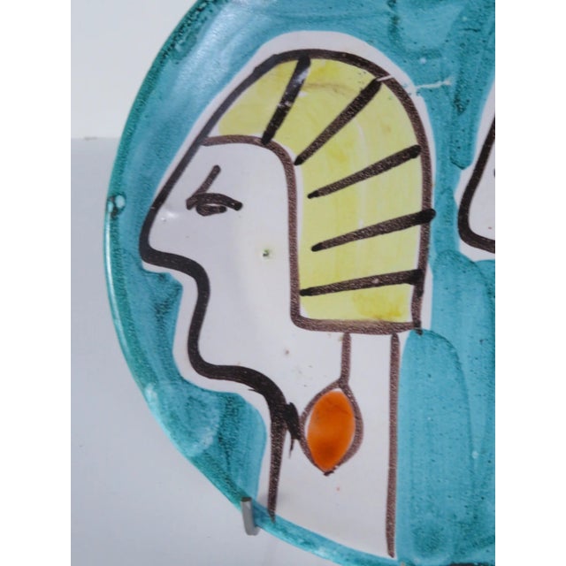 Mid-Century Modern 1960s Italian Desimone Style Decorative Plate With Egyptian Motif For Sale - Image 3 of 9