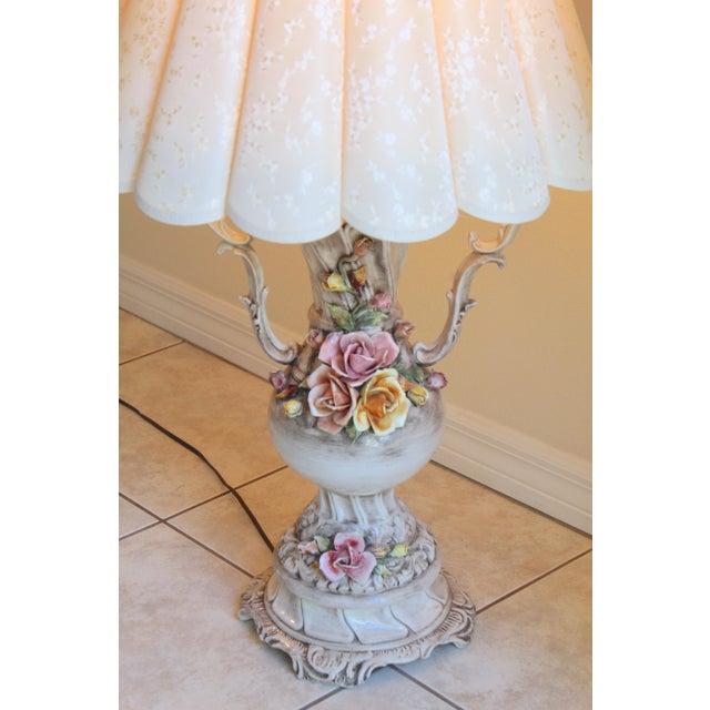 Mid-Century Italian Capodimonte-Style Floral Porcelain Table Lamps – Pair For Sale In Naples, FL - Image 6 of 18