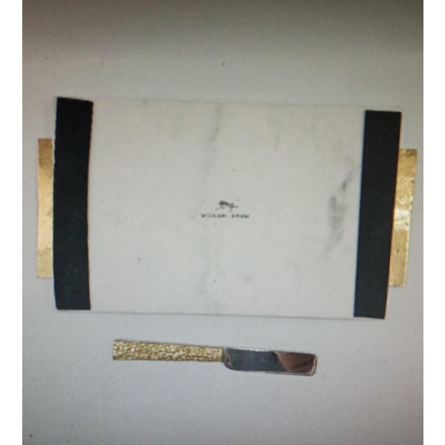 Modern Michael Aram Safari Luxe White Marble Cheese Board With Knife For Sale - Image 3 of 5