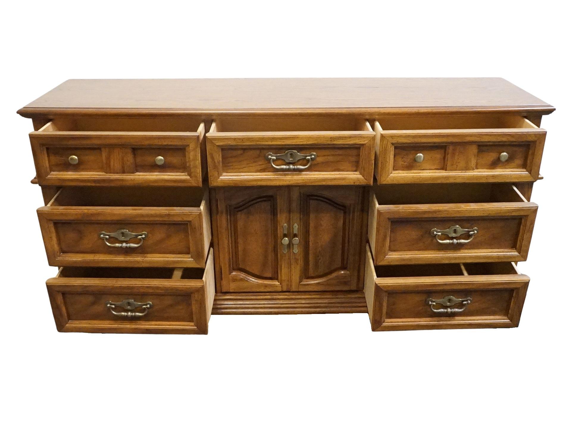 BASSETT FURNITURE アメリカ家具　チェスト70’sヴィンテージ Bassett Furniture Solid Oak Traditional American Colonial Revival