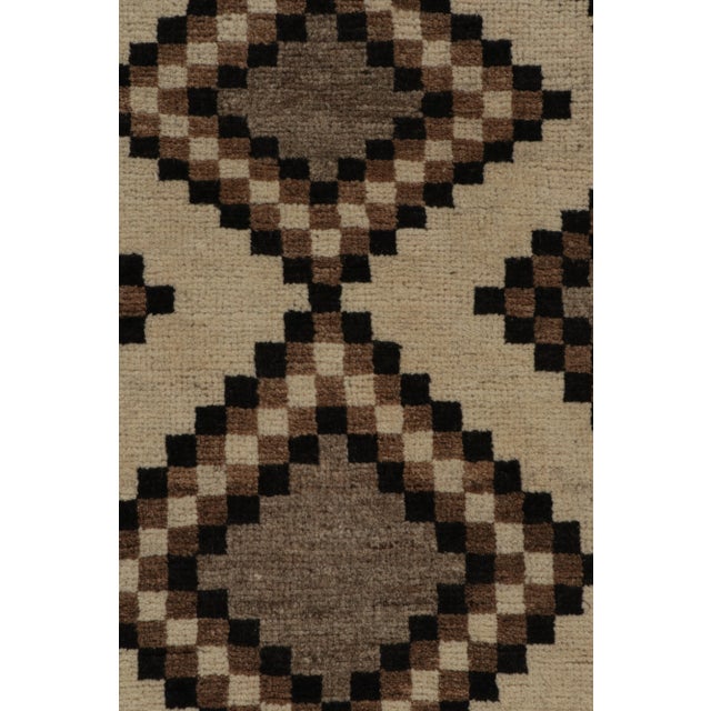 1950s Vintage Gabbeh Tribal Runner in Gray, Beige-Brown and Black Lozenge Medallion For Sale In New York - Image 6 of 8